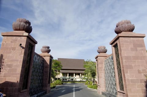 Garden Cliff Resort And Spa - SHA Extra Plus Resort in Pattaya City