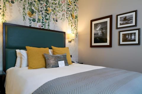 Mandolay Vacation rental in Guildford