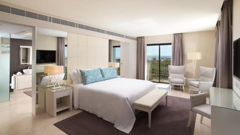 Pine Cliffs Ocean Suites, a Luxury Collection Resort & Spa, Algarve Hotel in Olhos de Água