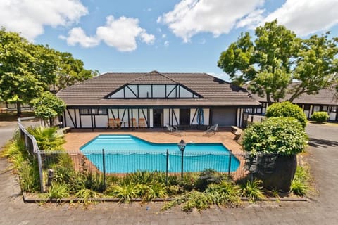 Oakwood Manor Motor Lodge Vacation rental in Auckland