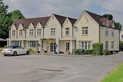 OYO the Gables Hotel, Birmingham Airport Hotel in Marston Green