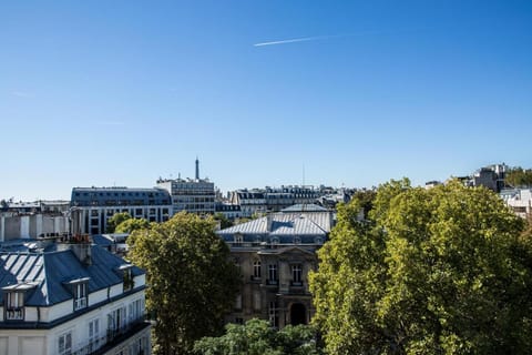 Royal Garden Champs Elysees Vacation rental in Paris