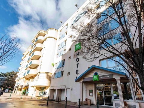 Ibis Styles Lyon Croix Rousse Vacation rental in Caluire-et-Cuire