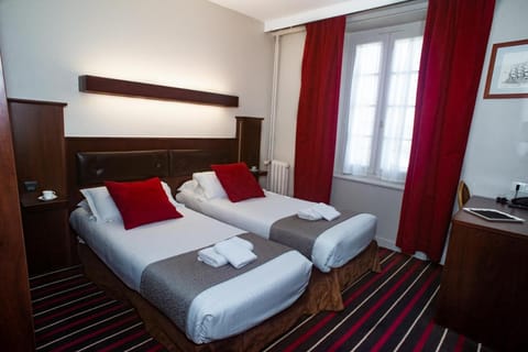 Hotel De L'univers Vacation rental in St-Malo