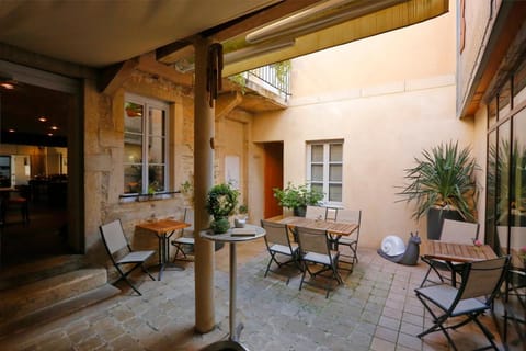 The Originals Boutique, Hôtel de la Paix, Beaune (Qualys-Hotel) Vacation rental in Beaune