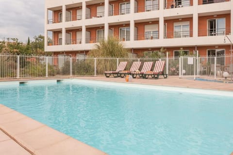 Appart'City Classic Aix-En-Provence - La Duranne Vacation rental in Aix-en-Provence