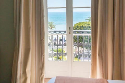 Hôtel Vacances Bleues Balmoral Vacation rental in Menton