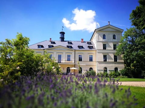 Chateau Mcely Hotel in Lower Silesian Voivodeship