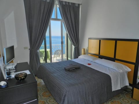 Hotel Holiday Vacation rental in Praiano