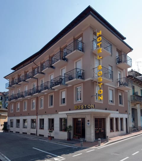 Hotel Boston Vacation rental in Stresa