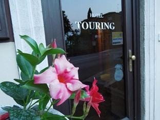 Hotel Touring Gardone Riviera Urlaubsunterkunft in Gardone Riviera