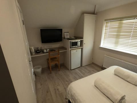 Debden Guest House Vacation rental in Uxbridge