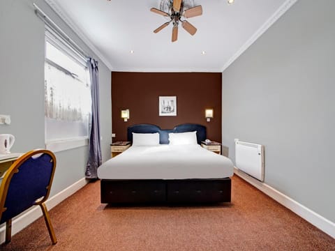 OYO Bostons Manor Hotel Vacation rental in London Borough of Ealing