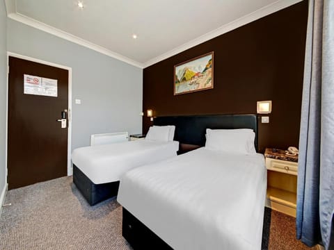 OYO Bostons Manor Hotel Vacation rental in London Borough of Ealing