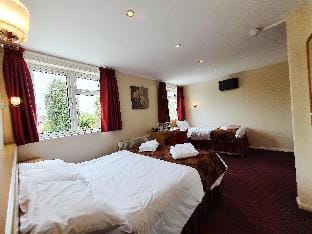 Royal Square Hotel - NEC and Birmingham Airport Vacation rental in Marston Green