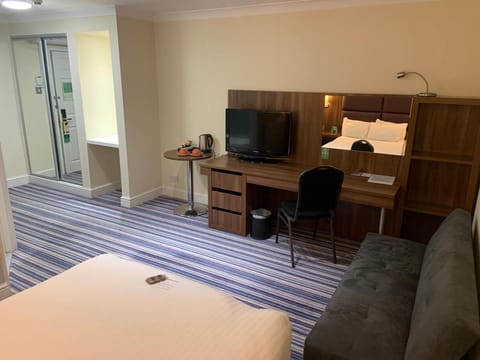 Holiday Inn Milton Keynes East M1 Junc 14 Vacation rental in Aylesbury Vale