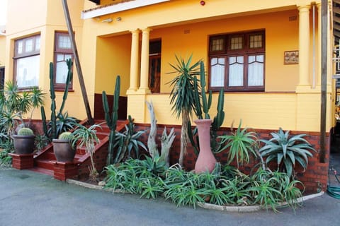 Flintstones Guest House Durban Bed and Breakfast in Durban