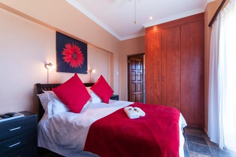 Dolphin Dance Lodge Bed and Breakfast in Port Elizabeth