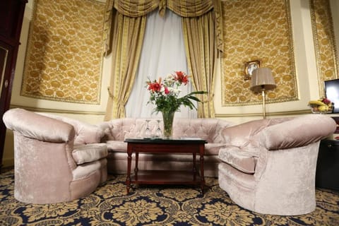 Paradise Inn Windsor Palace Hotel Vacation rental in Alexandria