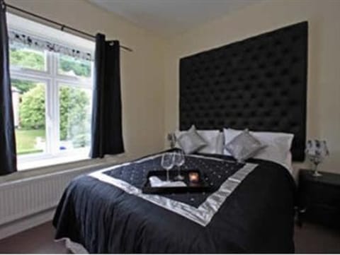 Space Boutique B&B - with Free private car park Bed and Breakfast in Llandudno