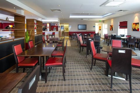 Holiday Inn Express Birmingham Oldbury M5 Jct.2 Vacation rental in Oldbury