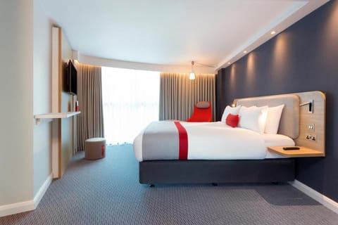 Holiday Inn Express Southampton - M27 J7 Vacation rental in Southampton