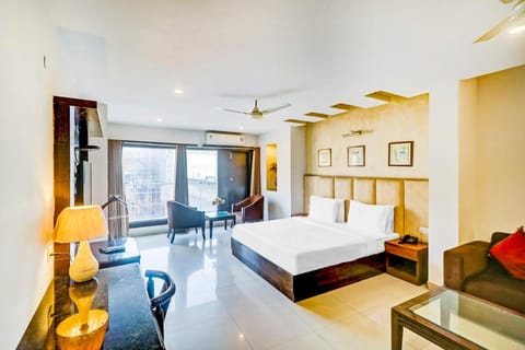 Super OYO Townhouse 517 La Sapphire Near Delhi Airport Hotel in New Delhi