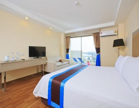 Blue Wave Hotel Hua Hin (SHA Extra Plus) Resort in Nong Kae