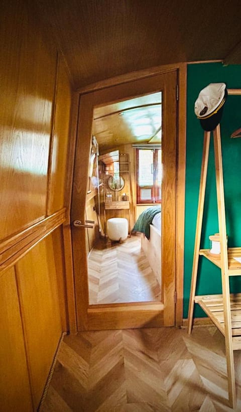 The Four Sisters Boatel - Houseboat Vacation rental in Edinburgh