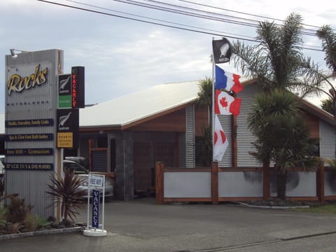 At The Rocks Motorlodge Vacation rental in Napier