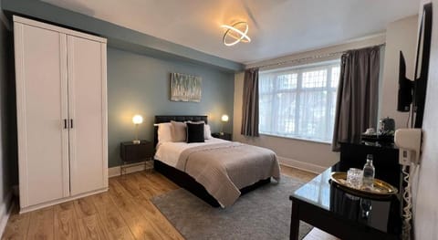 The Madonna Halley Hotel Vacation rental in Edgware