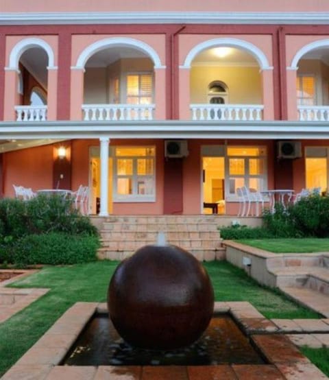 Sica's Guest House - The Loft Vacation rental in Durban