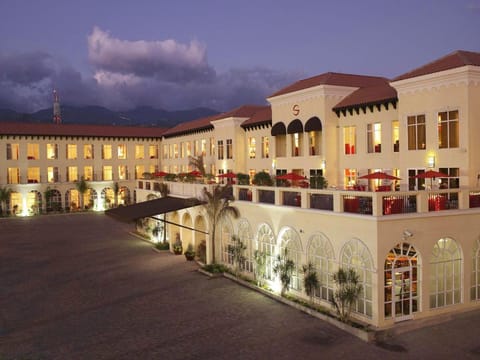 Spanish Court Hotel Hôtel in Kingston
