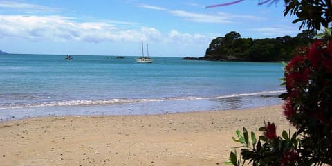 By the Bay Beachfront Apartments Vacation rental in Northland