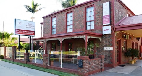 Early Australian Motor Inn Motel in Mildura