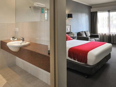 Ibis Styles Adelaide Manor Motel in Adelaide
