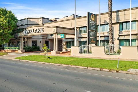 Quality Hotel Parklake Shepparton Vacation rental in Shepparton