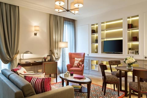 La Clef Tour Eiffel Paris by The Crest Collection Hotel in Paris