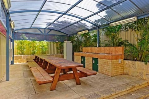 Mountway Holiday Apartments Vacation rental in Perth