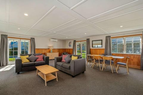 Quality Suites Huka Falls Motel in Taupo