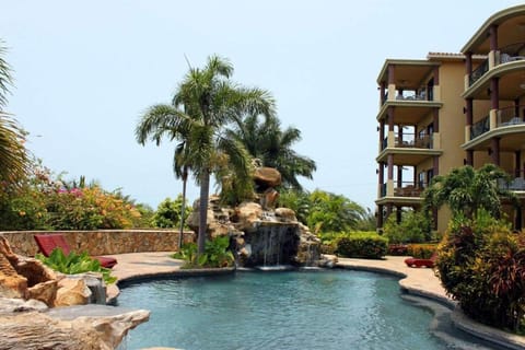 Clarion Suites Roatan at Pineapple Villas Hotel in Bay Islands Department