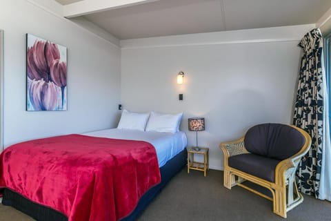 Twin Peaks Lakeside Inn Vacation rental in Taupo