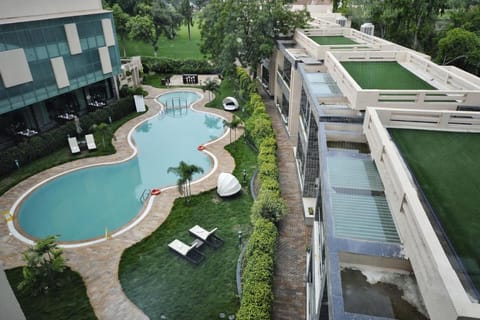 Boulevard 9 Luxury Resort & Spa Estância in Gujarat