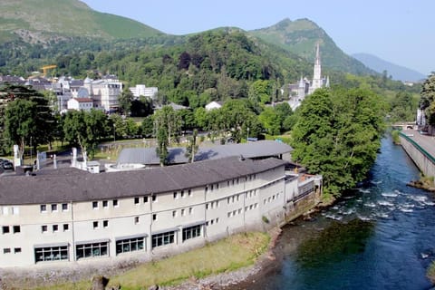 Hôtel La Source Vacation rental in Lourdes