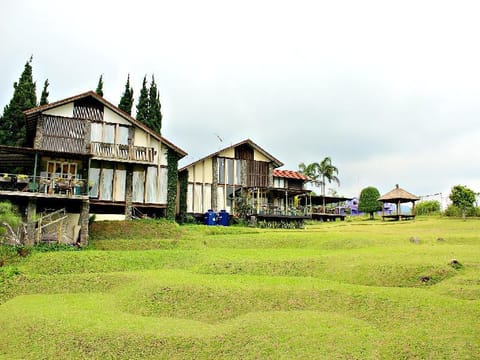 De Villa Istana Bunga by HouseinBandung Urlaubsunterkunft in Parongpong