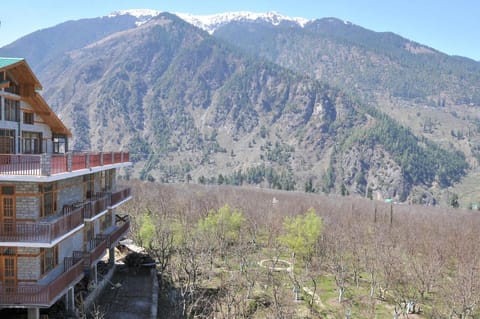 Sarthak Resorts-Reside in Nature with Best View Resort in Manali