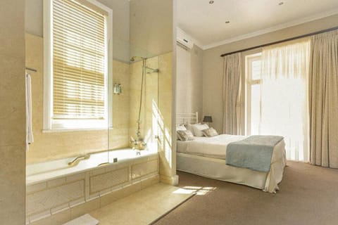 Amoris Guest House-Sea Point Bed and Breakfast in Sea Point