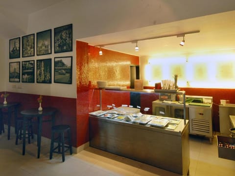 Hotel Metropole Vacation rental in Kolkata