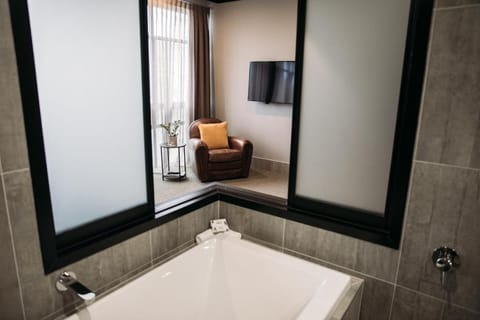 King and Queen Hotel Suites Vacation rental in New Plymouth