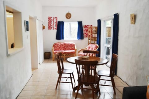 White House Apartments Vacation rental in Arorangi District